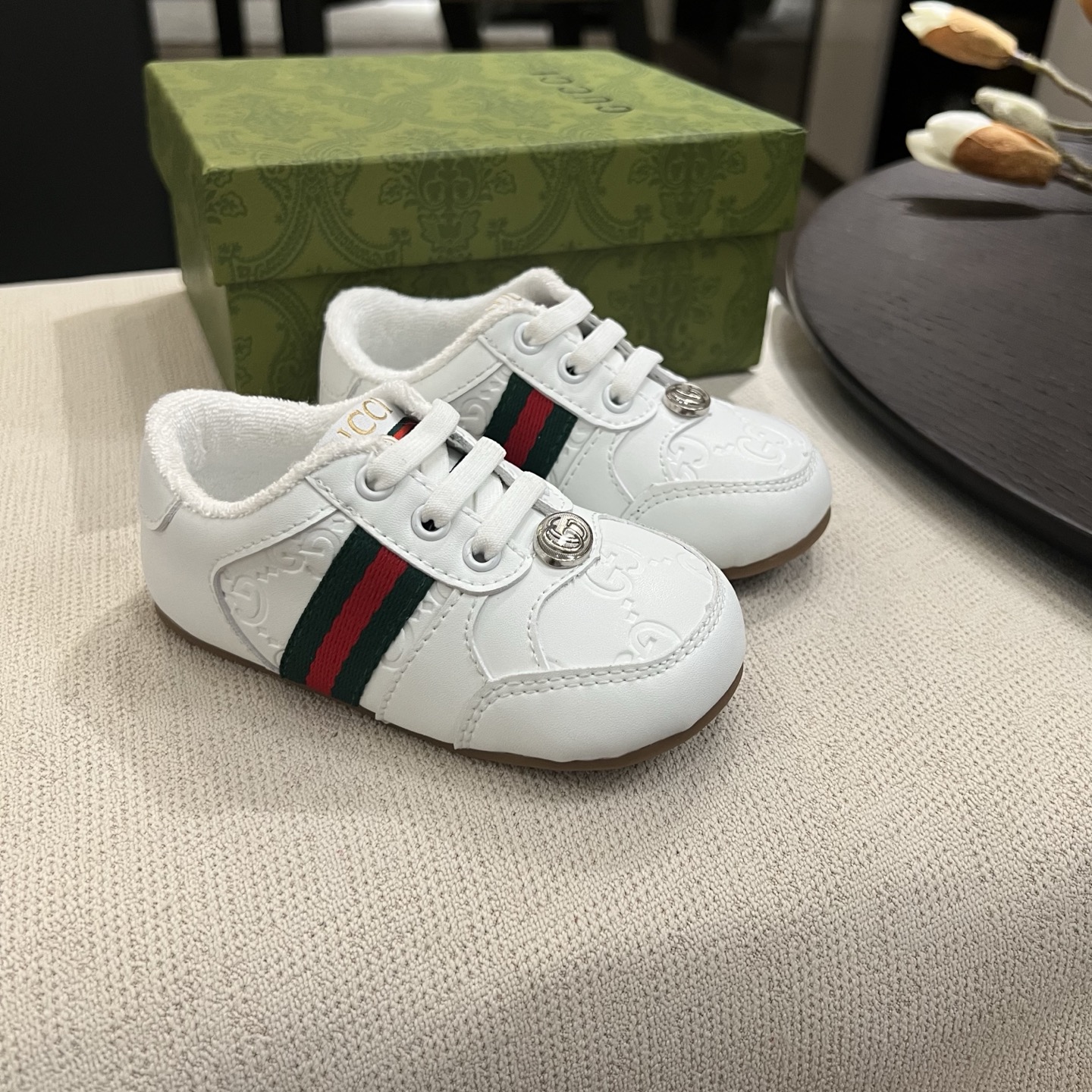 Children's shoes child